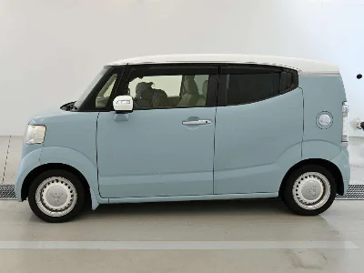HONDA N BOX SLASH