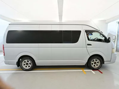 TOYOTA REGIUS VAN