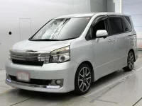 Цена авто Toyota Voxy с аукционов Японии, номер кузова ZRR70W, пробег 102 000, оценка 8