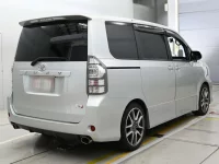 Цена авто Toyota Voxy с аукционов Японии, номер кузова ZRR70W, пробег 102 000, оценка 8