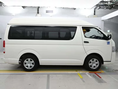 TOYOTA HIACE VAN