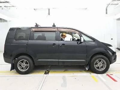 MITSUBISHI DELICA D5