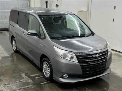 TOYOTA NOAH