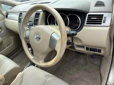 NISSAN TIIDA