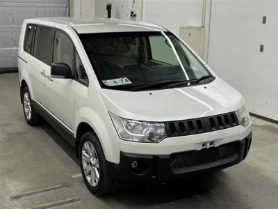 MITSUBISHI DELICA D5