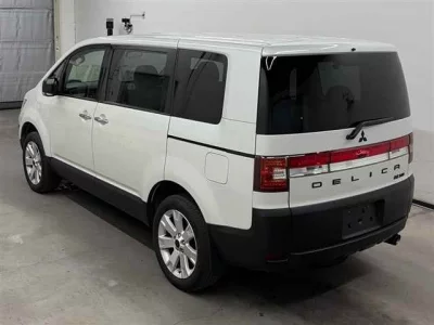 MITSUBISHI DELICA D5