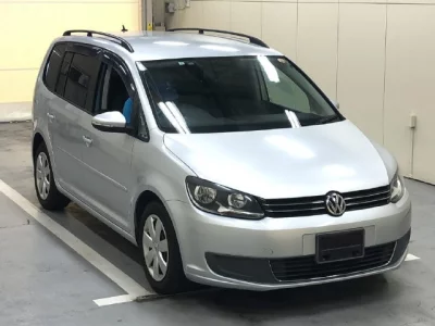 VOLKSWAGEN GOLF TOURAN