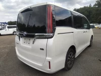 Цена авто Toyota Esquire с аукционов Японии, номер кузова ZWR80G, пробег 184 000, оценка 2