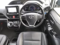 Цена авто Toyota Esquire с аукционов Японии, номер кузова ZWR80G, пробег 184 000, оценка 2