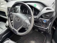 Цена авто Toyota Esquire с аукционов Японии, номер кузова ZWR80G, пробег 217 000, оценка 2