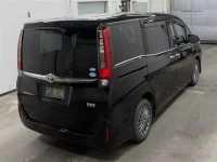 Цена авто Toyota Esquire с аукционов Японии, номер кузова ZWR80G, пробег 217 000, оценка 2