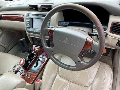 TOYOTA CROWN MAJESTA