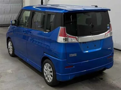 MITSUBISHI DELICA D2