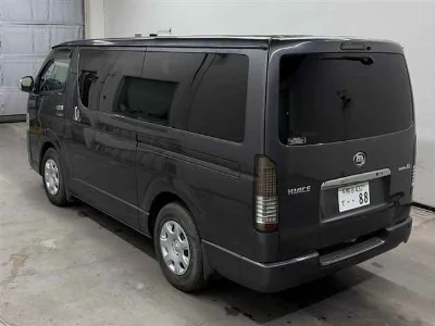TOYOTA HIACE VAN