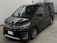 Цена авто Toyota Voxy с аукционов Японии, номер кузова ZWR80W, пробег 103 000, оценка 2