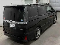 Цена авто Toyota Voxy с аукционов Японии, номер кузова ZWR80W, пробег 103 000, оценка 2