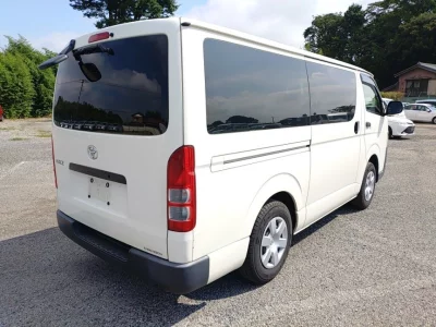 TOYOTA HIACE VAN