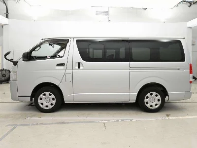 TOYOTA REGIUS VAN