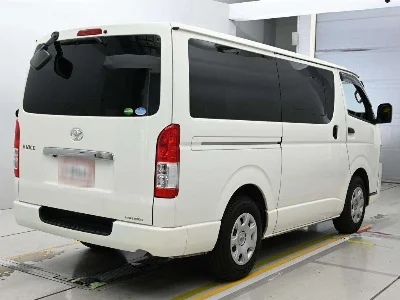 TOYOTA HIACE VAN