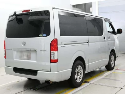 TOYOTA REGIUS VAN