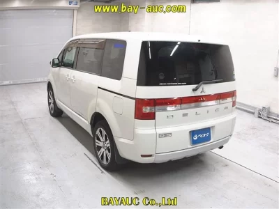 MITSUBISHI DELICA D5