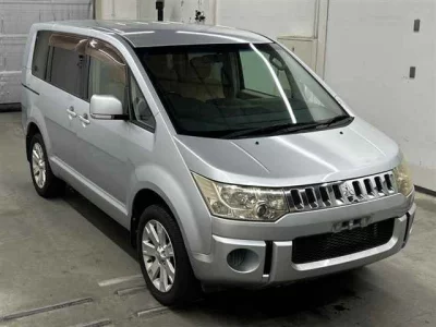 MITSUBISHI DELICA D5