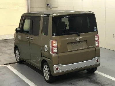 DAIHATSU WAKE