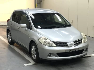 NISSAN TIIDA