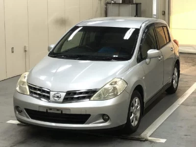 NISSAN TIIDA