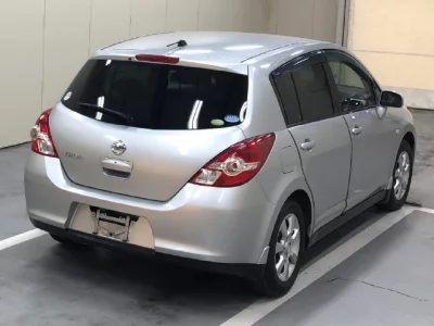 NISSAN TIIDA