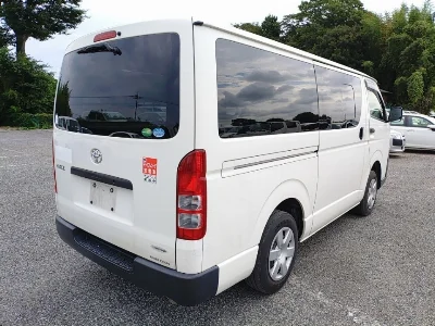 TOYOTA HIACE VAN