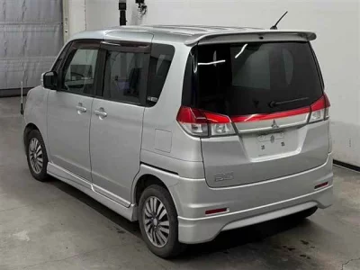 MITSUBISHI DELICA D2