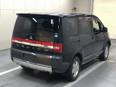 MITSUBISHI DELICA D5