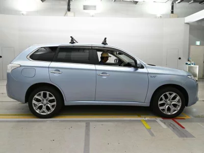 MITSUBISHI OUTLANDER PHEV
