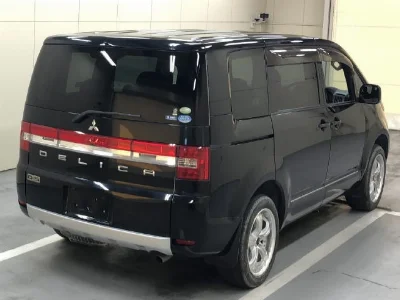 MITSUBISHI DELICA D5