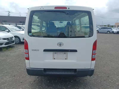 TOYOTA HIACE VAN