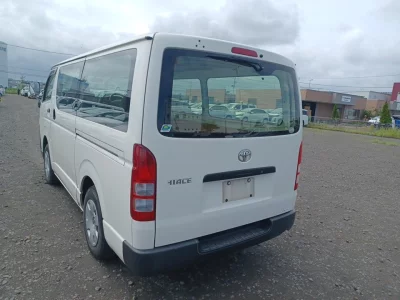 TOYOTA HIACE VAN