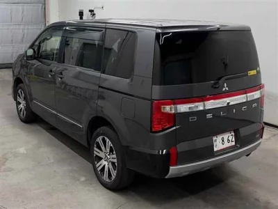 MITSUBISHI DELICA D5