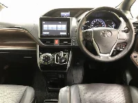 Цена авто Toyota Voxy с аукционов Японии, номер кузова ZWR80G, пробег 221 000, оценка 2