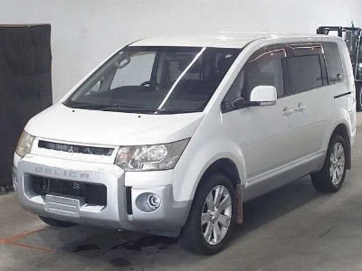 MITSUBISHI DELICA D5
