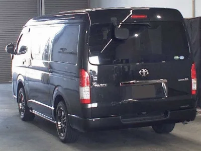 TOYOTA HIACE VAN