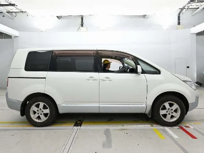 MITSUBISHI DELICA D5