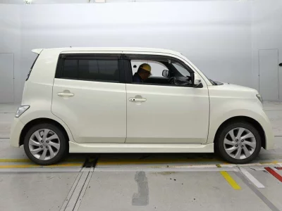 TOYOTA BB