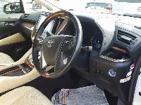 Цена авто Toyota Alphard с аукционов Японии, номер кузова AYH30W, пробег 84 000, оценка 3