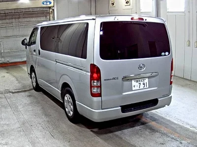 TOYOTA REGIUS VAN