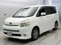 Цена авто Toyota Voxy с аукционов Японии, номер кузова ZRR70W, пробег 139 000, оценка 8