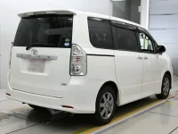Цена авто Toyota Voxy с аукционов Японии, номер кузова ZRR70W, пробег 139 000, оценка 8
