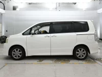 Цена авто Toyota Voxy с аукционов Японии, номер кузова ZRR70W, пробег 139 000, оценка 8
