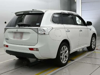 MITSUBISHI OUTLANDER PHEV