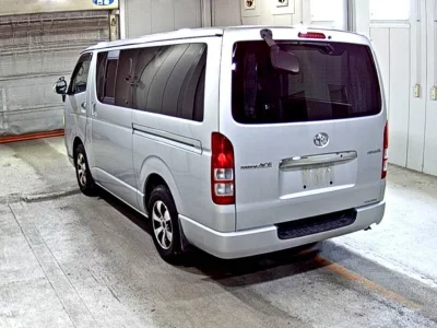 TOYOTA REGIUS VAN
